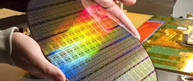 三星英特爾對(duì)戰(zhàn)正酣 臺(tái)積電或?qū)⒛孟?nm認(rèn)證